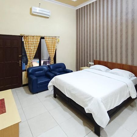 Gita Puri Redpartner Blitar Otel Dış mekan fotoğraf