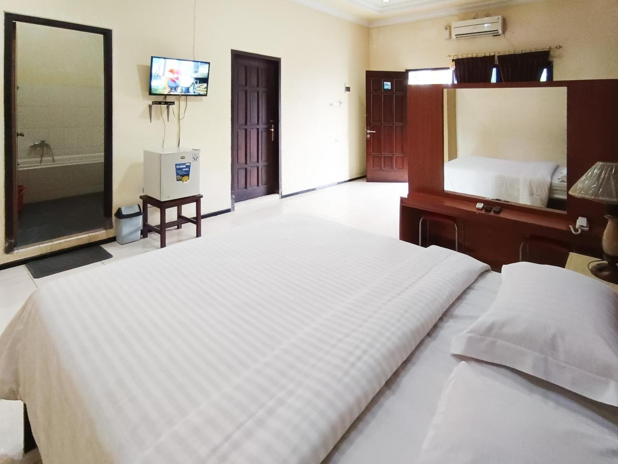 Gita Puri Redpartner Blitar Otel Dış mekan fotoğraf