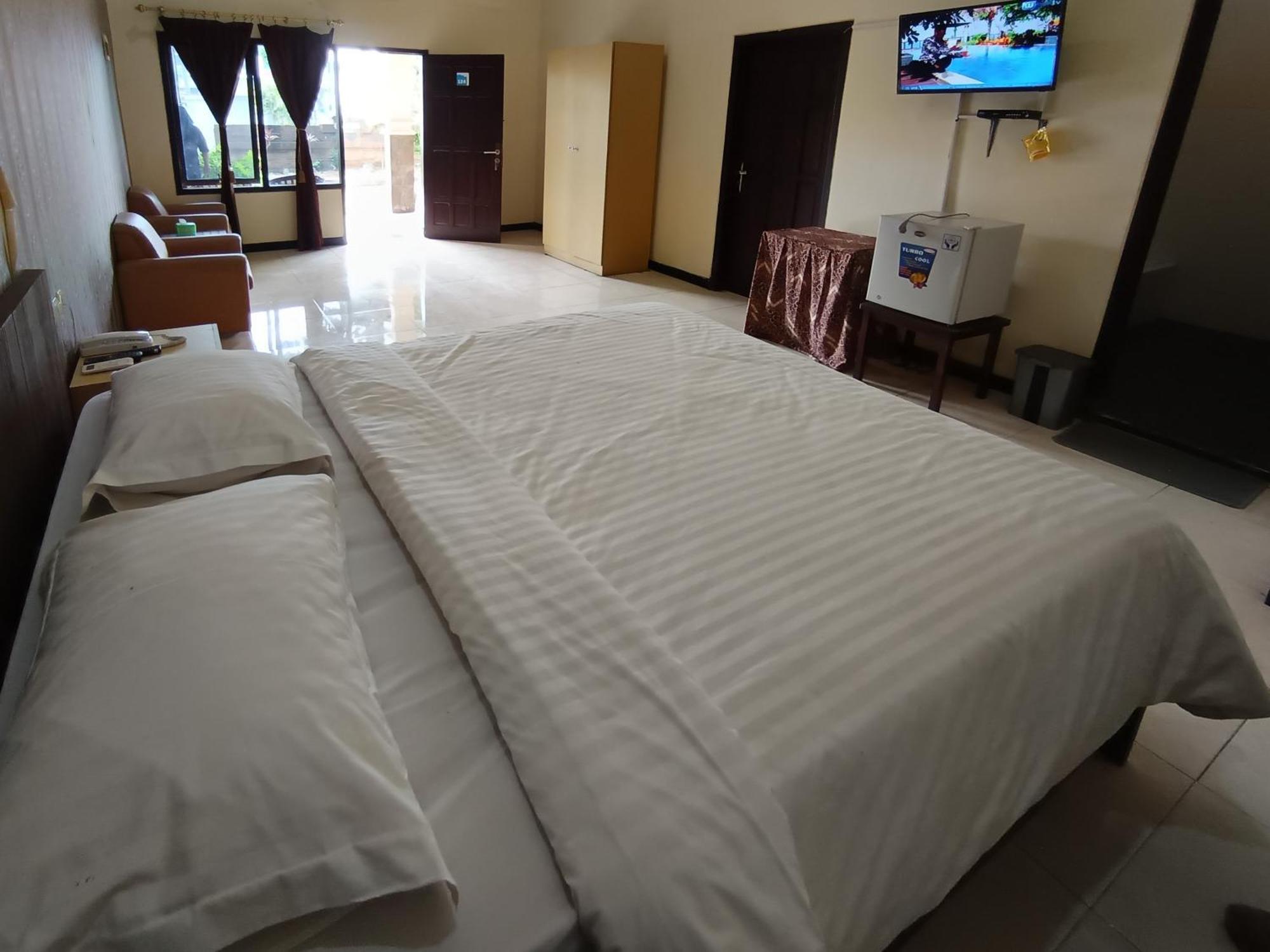 Gita Puri Redpartner Blitar Otel Dış mekan fotoğraf