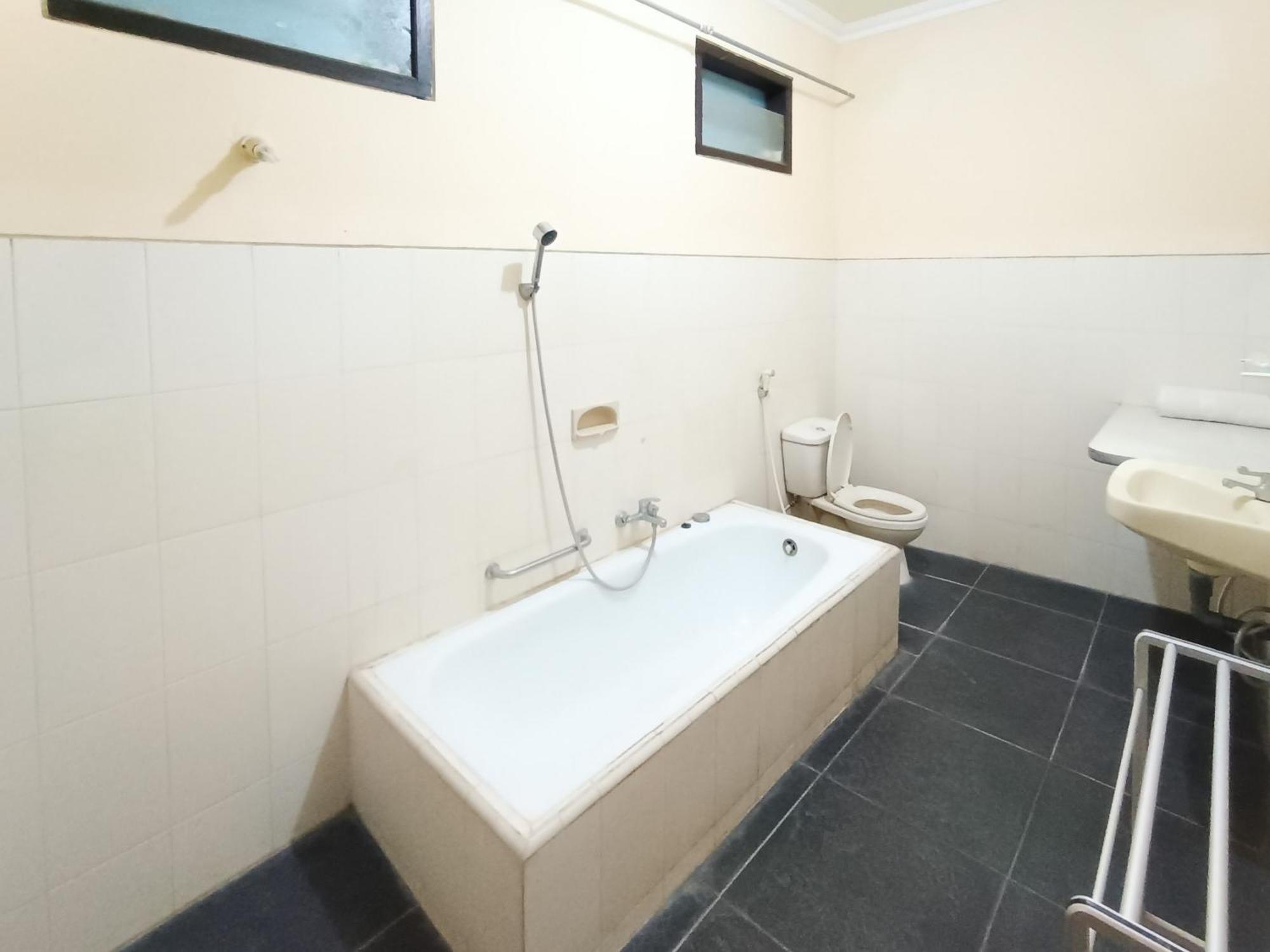 Gita Puri Redpartner Blitar Otel Dış mekan fotoğraf
