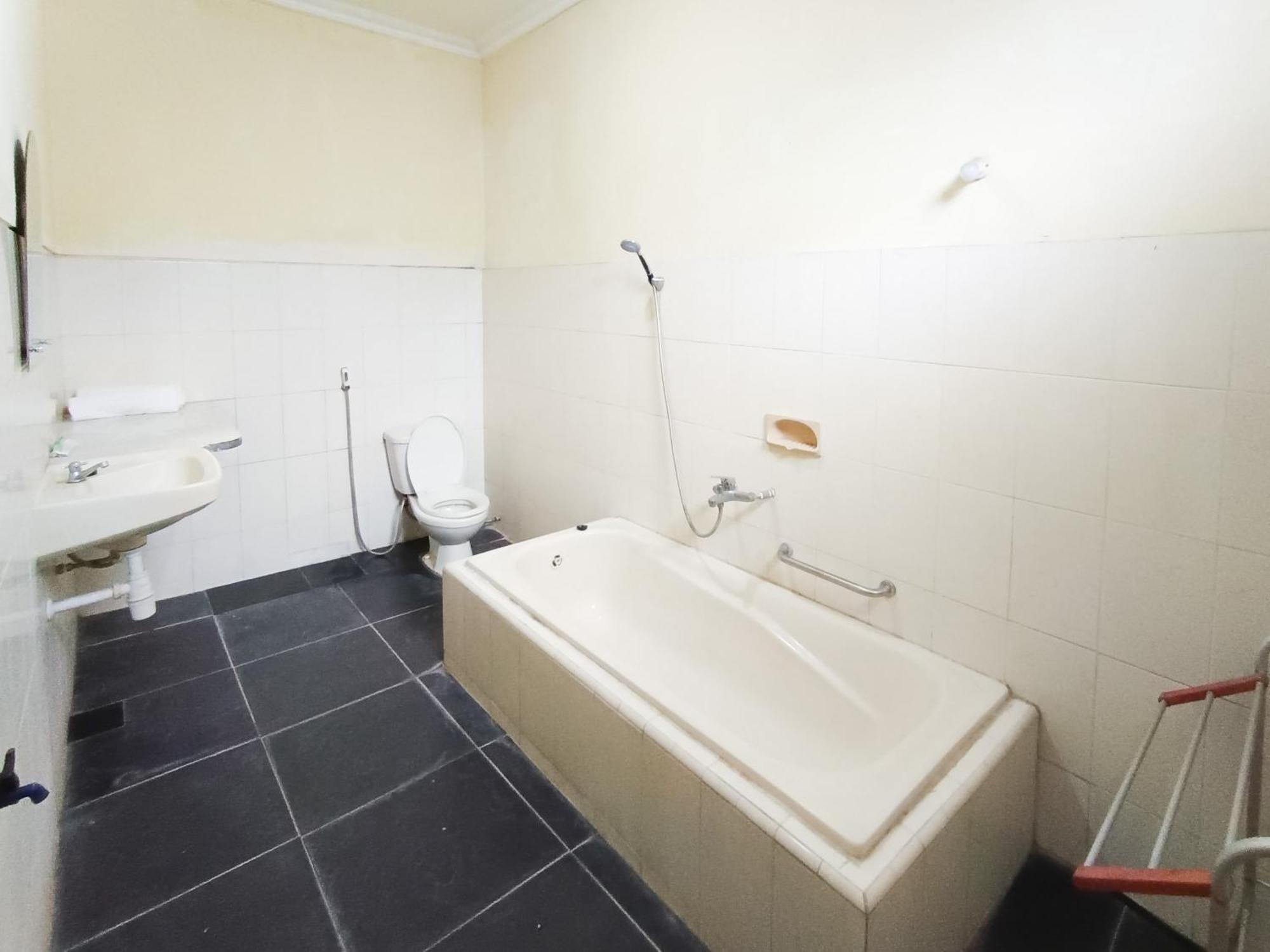 Gita Puri Redpartner Blitar Otel Dış mekan fotoğraf