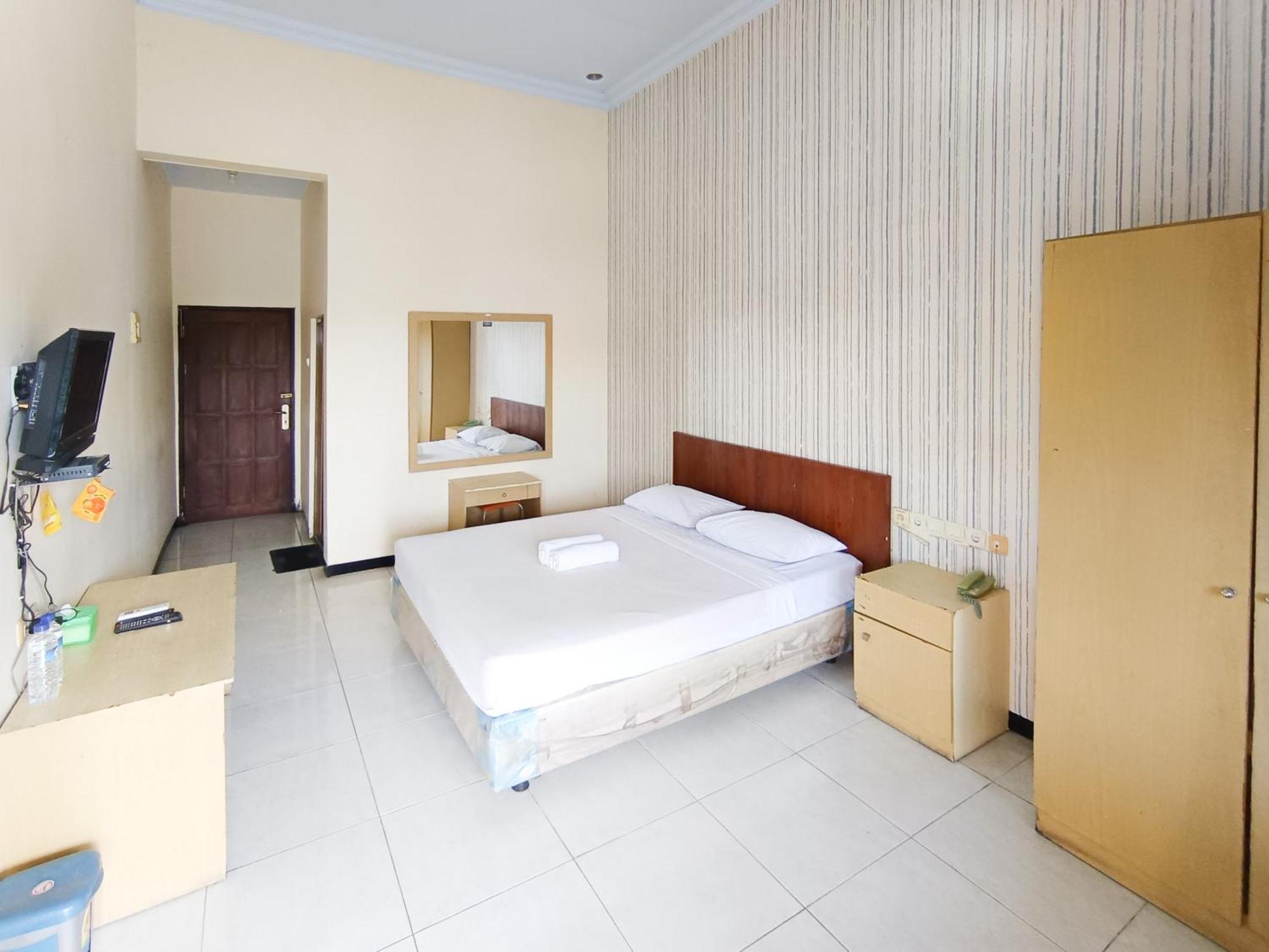 Gita Puri Redpartner Blitar Otel Dış mekan fotoğraf