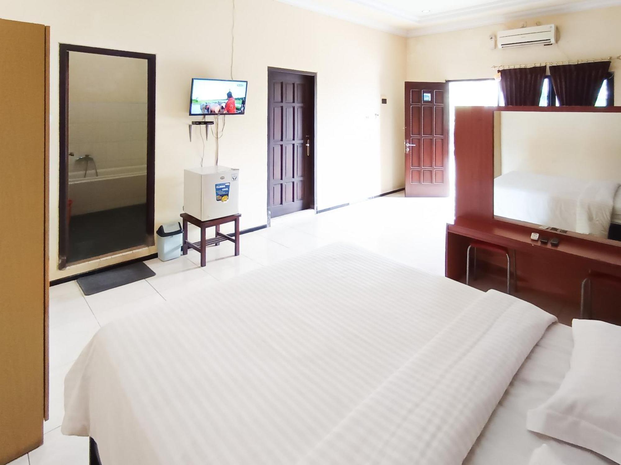 Gita Puri Redpartner Blitar Otel Dış mekan fotoğraf