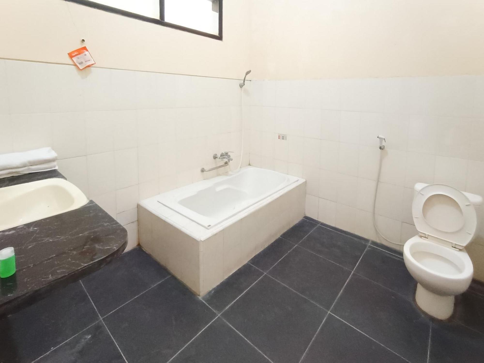 Gita Puri Redpartner Blitar Otel Dış mekan fotoğraf