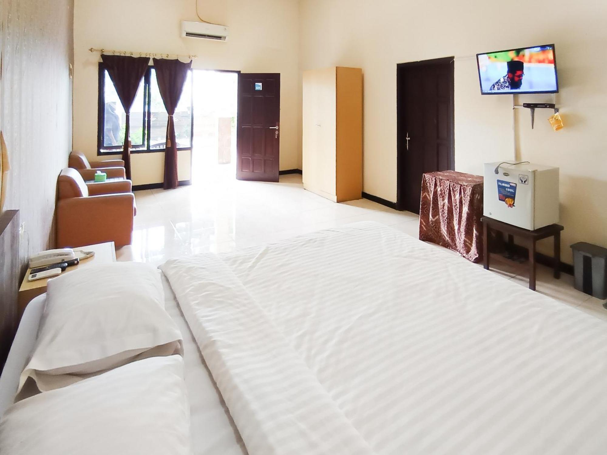 Gita Puri Redpartner Blitar Otel Dış mekan fotoğraf