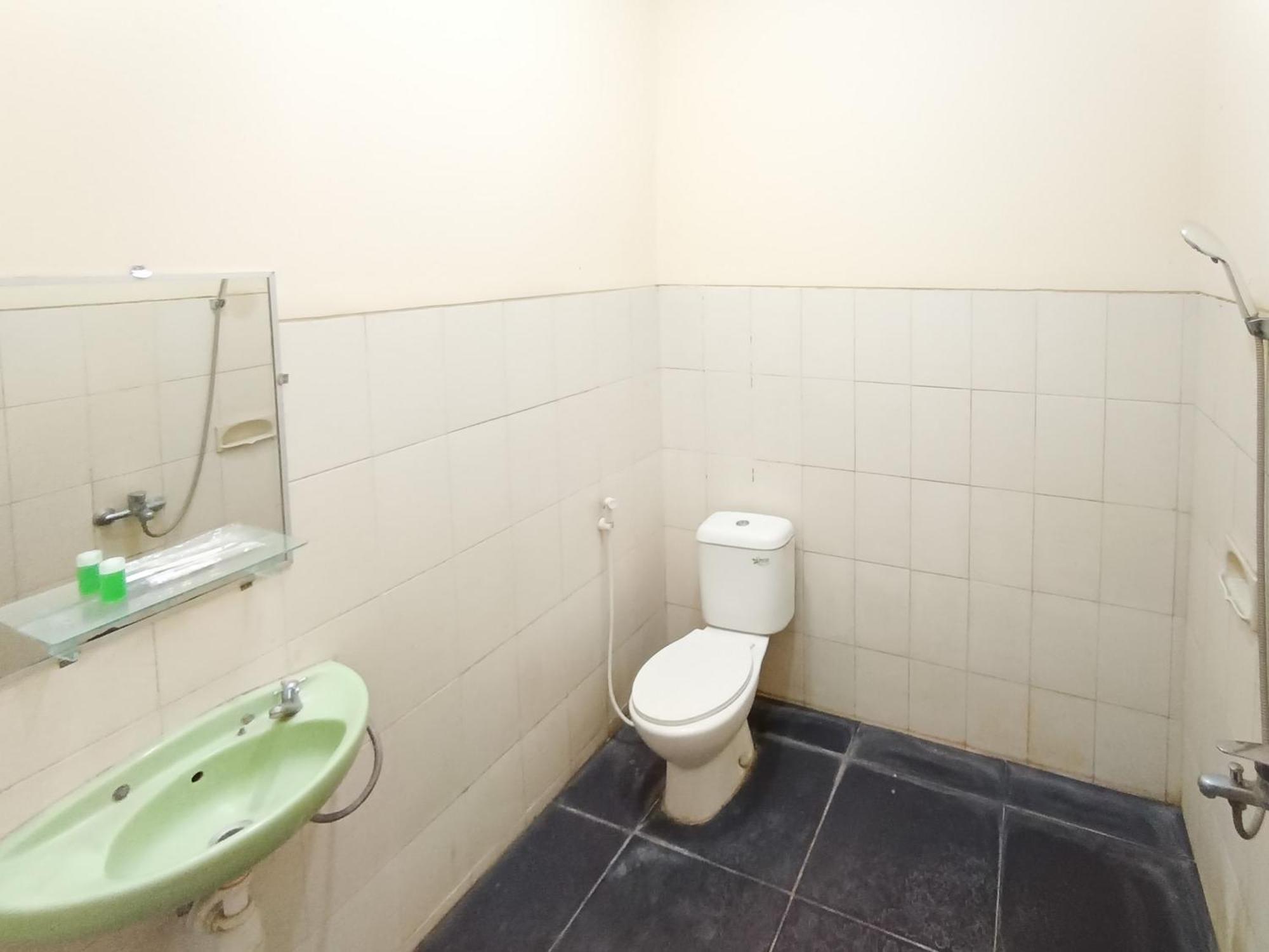 Gita Puri Redpartner Blitar Otel Dış mekan fotoğraf