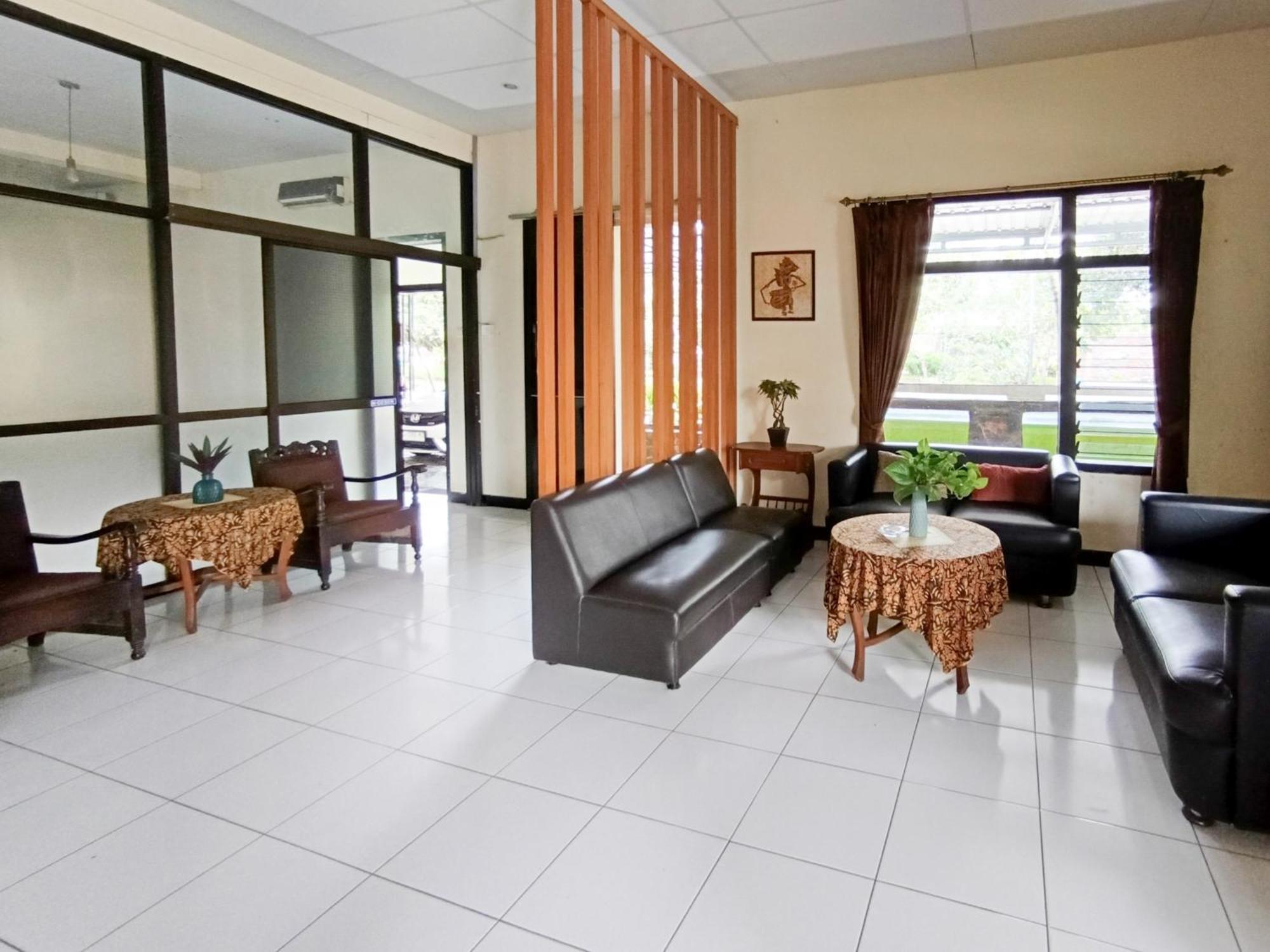 Gita Puri Redpartner Blitar Otel Dış mekan fotoğraf