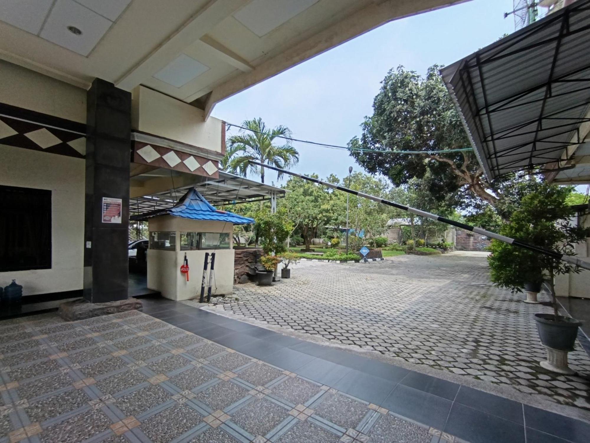 Gita Puri Redpartner Blitar Otel Dış mekan fotoğraf