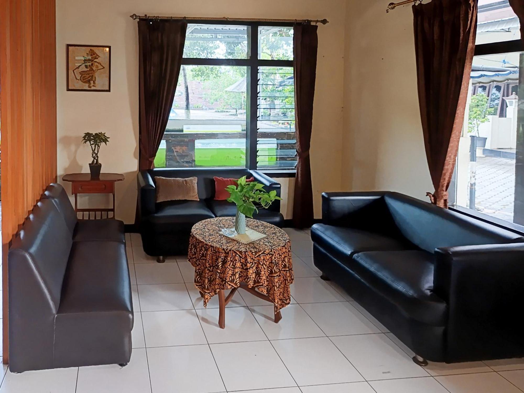 Gita Puri Redpartner Blitar Otel Dış mekan fotoğraf