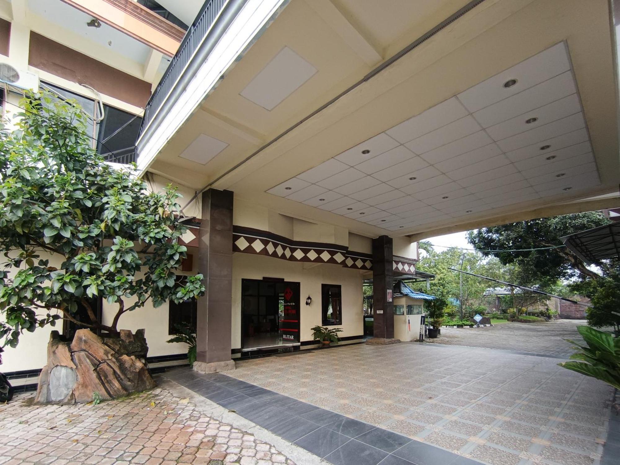 Gita Puri Redpartner Blitar Otel Dış mekan fotoğraf