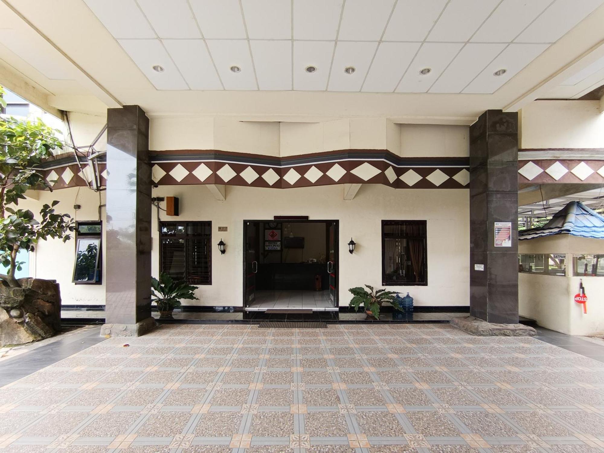 Gita Puri Redpartner Blitar Otel Dış mekan fotoğraf