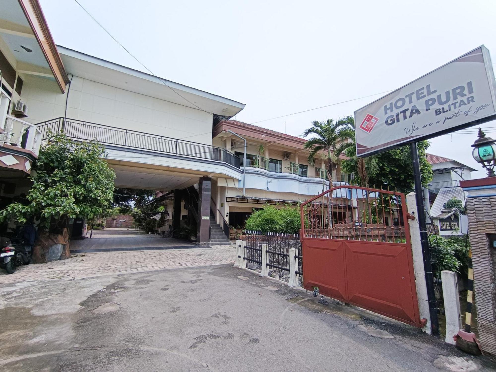 Gita Puri Redpartner Blitar Otel Dış mekan fotoğraf