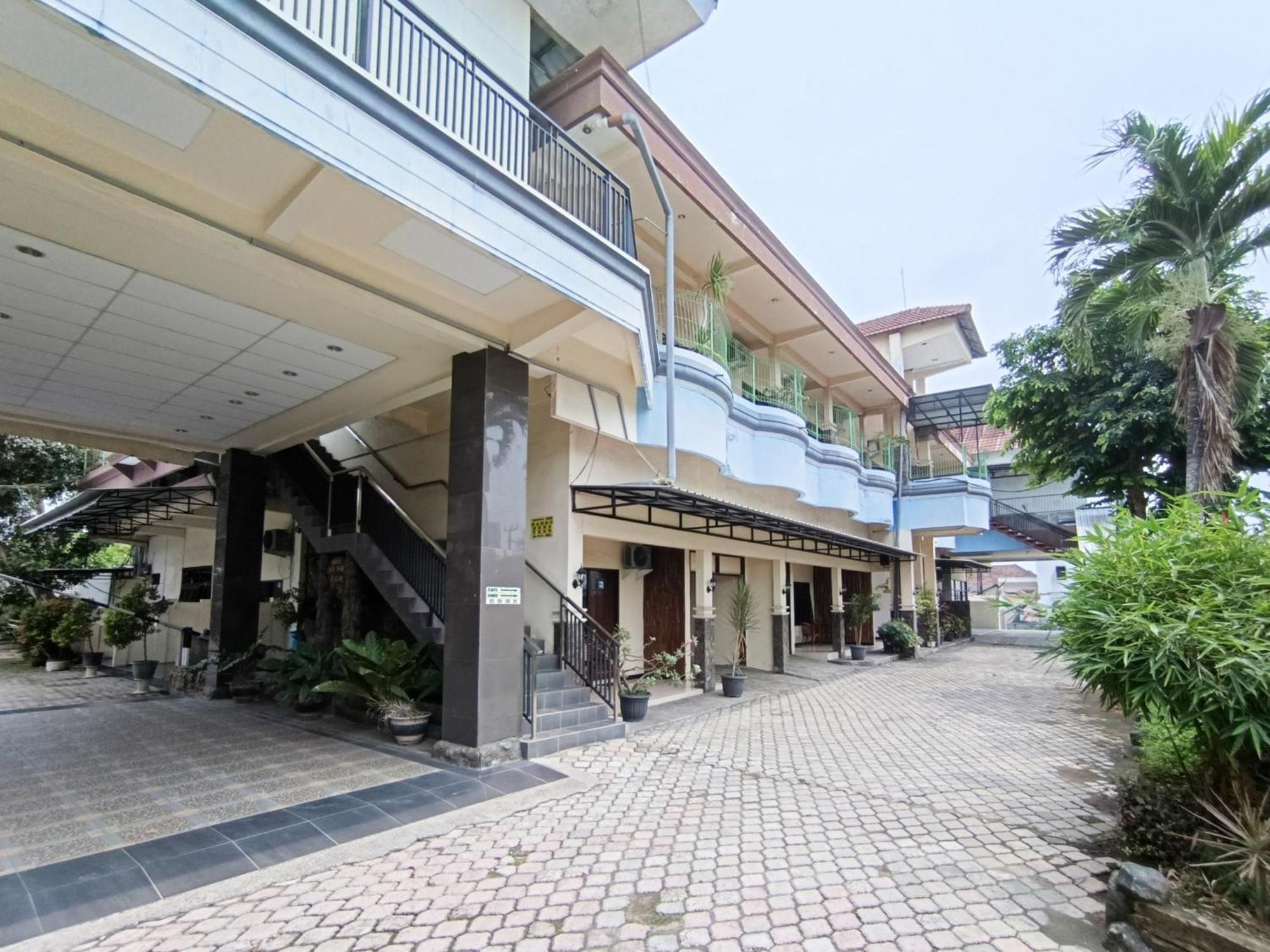 Gita Puri Redpartner Blitar Otel Dış mekan fotoğraf