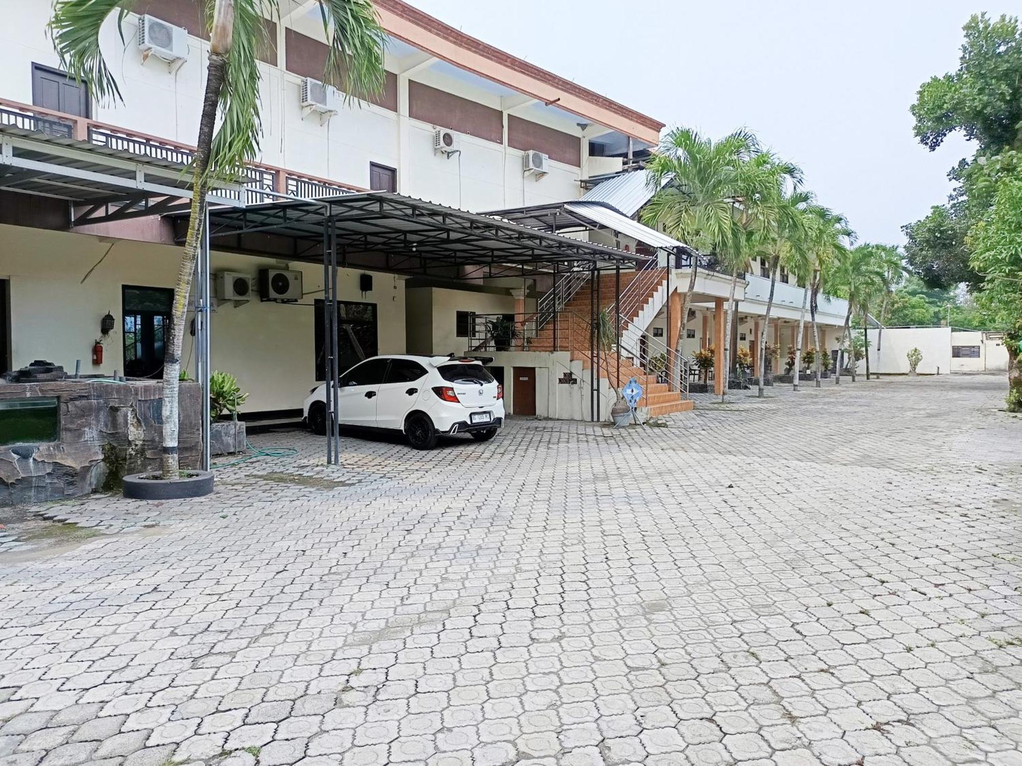 Gita Puri Redpartner Blitar Otel Dış mekan fotoğraf